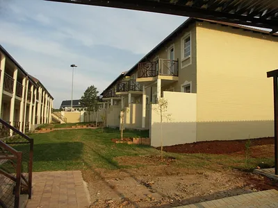 2 Bedroom Apartment For Sale in Johannesburg - 2QLw.webp