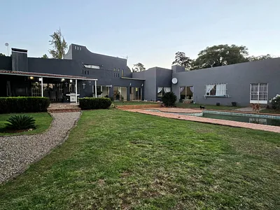 13 Bedroom House For Sale in Walkerville - YHFa.webp