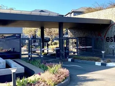 2 Bedroom Apartment To Rent in Edenvale - U6uC.webp