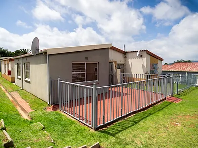 3 Bedroom Townhouse For Sale in Johannesburg - rbJ4.webp