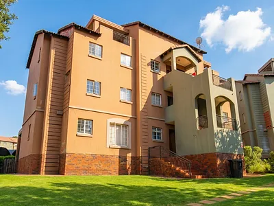 2 Bedroom Apartment For Sale in Germiston - img