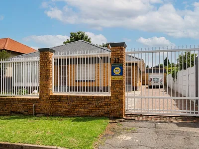 3 Bedroom House For Sale in Johannesburg - img