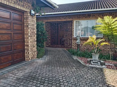 4 Bedroom House For Sale in Richards Bay - JF9h.webp