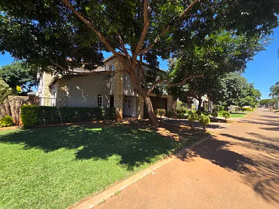 4 Bedroom Townhouse For Sale in Pretoria - UGn0.webp