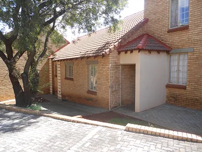 2 Bedroom Townhouse For Sale in Pretoria - JW6o.webp