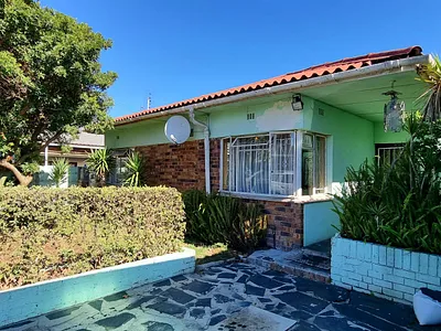 4 Bedroom House For Sale in Cape Town - v1Tf.webp