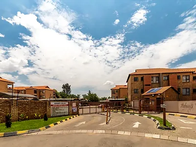 2 Bedroom Townhouse For Sale in Germiston - fhYg.webp