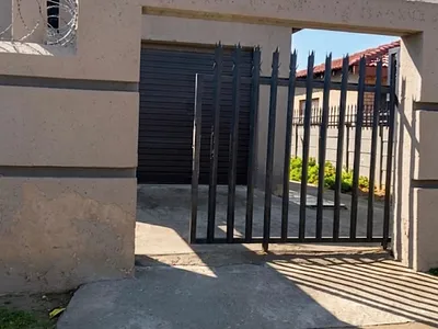 3 Bedroom House For Sale in Springs - 40tK.webp