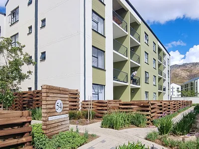 2 Bedroom Apartment To Rent in Gordons Bay - 3ldZ.webp