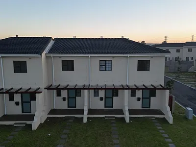 2 Bedroom Townhouse To Rent in Blue Downs - dP5Z.webp