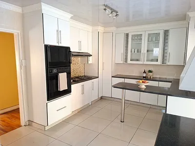 5 Bedroom House For Sale in Springs - img