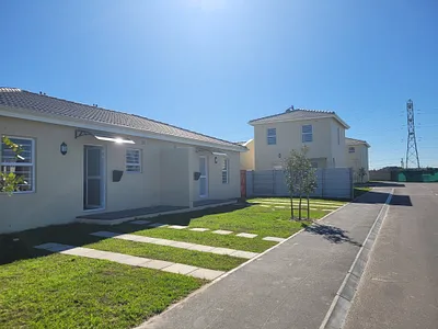 3 Bedroom House For Sale in Kuils River - 8Sx2.webp
