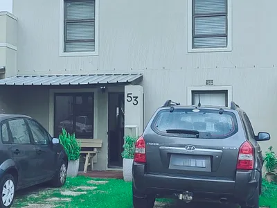 4 Bedroom Apartment For Sale in Blue Downs - gKjU.webp