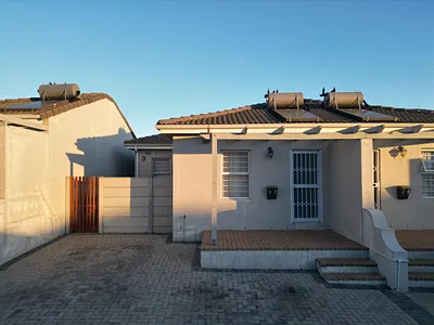 3 Bedroom Townhouse For Sale in Blue Downs - 08IC.webp