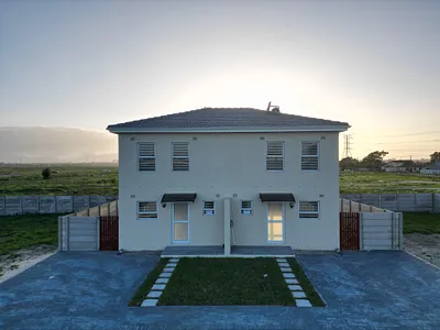 3 Bedroom Townhouse For Sale in Blue Downs - tD9t.webp