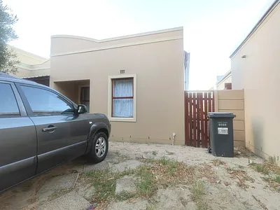 2 Bedroom House To Rent in Blue Downs - bZDh.webp