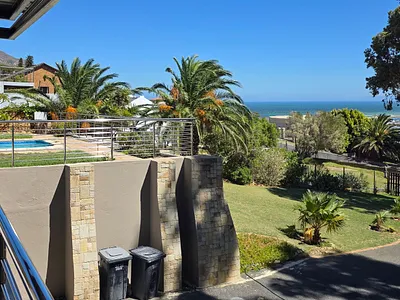 3 Bedroom House To Rent in Gordons Bay - RFcu.webp