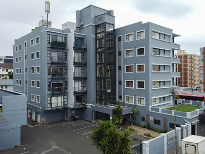 3 Bedroom Apartment To Rent in Cape Town - dANo.webp