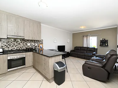 2 Bedroom Apartment For Sale in Kraaifontein - img