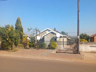 3 Bedroom House For Sale in Akasia - N66h.webp
