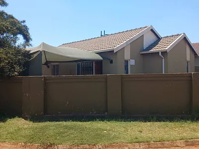 3 Bedroom House For Sale in Akasia - FwIH.webp
