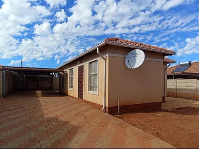 3 Bedroom House For Sale in Akasia - tFGf.webp