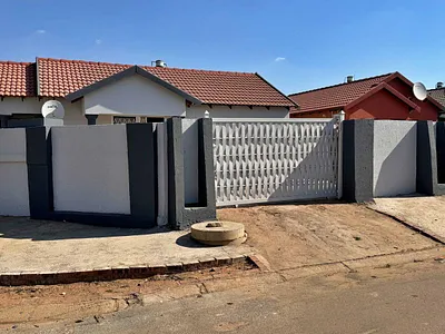 2 Bedroom House For Sale in Soshanguve VV, Soshanguve - 8fBW.webp