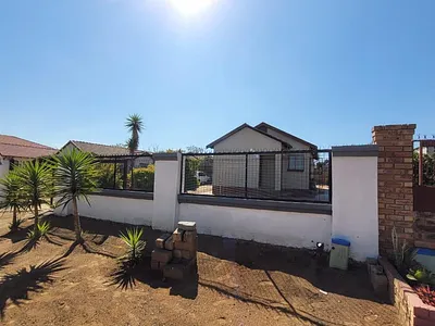 2 Bedroom House For Sale in Soshanguve East Ext 4, Soshanguve East - OorF.webp