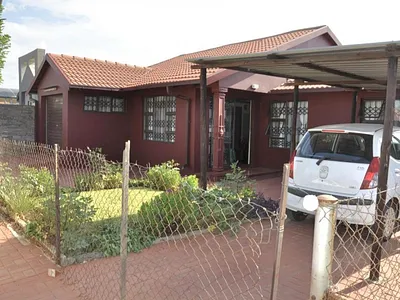 4 Bedroom House For Sale in Rustenburg - B7AL.webp