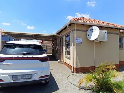 3 Bedroom House For Sale in Akasia - img