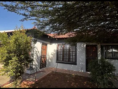 3 Bedroom House For Sale in Nkwe Country Estate, Akasia - img