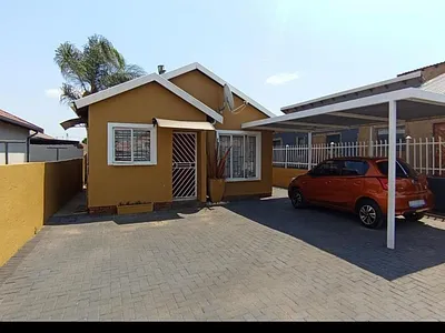 2 Bedroom House For Sale in Soshanguve East - xzwj.webp