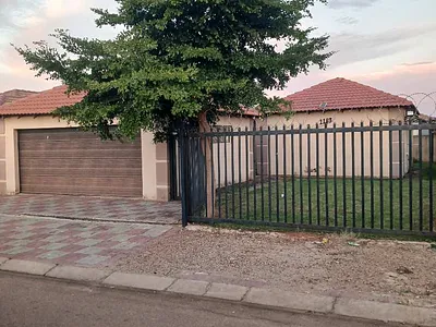 2 Bedroom House To Rent in Akasia - OAa8.webp