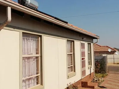 3 Bedroom House To Rent in Akasia - img