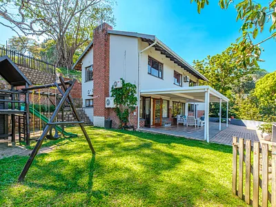 4 Bedroom House For Sale in Pinetown - ejHG.webp