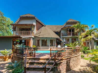 4 Bedroom House For Sale in Kloof - 1uNg.webp