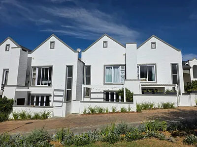 3 Bedroom Townhouse To Rent in Stellenbosch - OuLp.webp