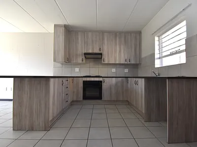 3 Bedroom Townhouse For Sale in Roodepoort - img