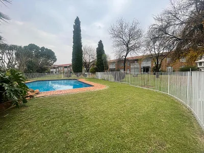 2 Bedroom Apartment For Sale in Kempton Park - MZo0.webp