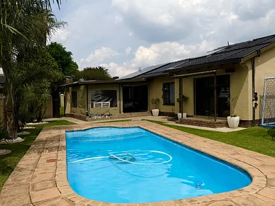 3 Bedroom House For Sale in Kempton Park - x5as.webp