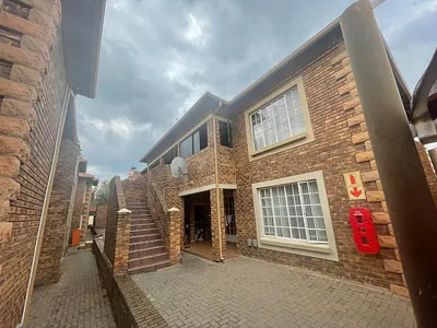 3 Bedroom Townhouse For Sale in Kempton Park - tJpw.webp