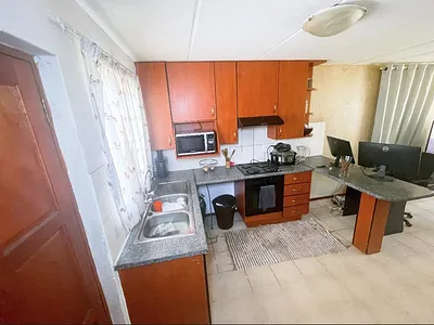 2 Bedroom Apartment For Sale in Kempton Park - tfrj.webp