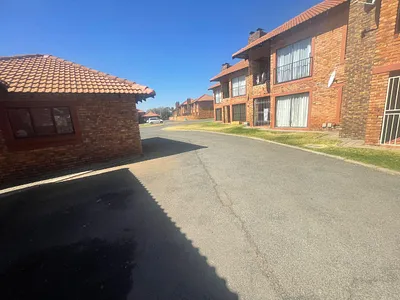 2 Bedroom Townhouse To Rent in Kempton Park - img