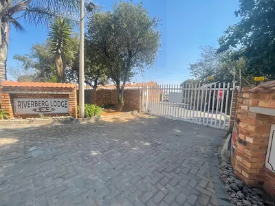 2 Bedroom Townhouse For Sale in Kempton Park - img