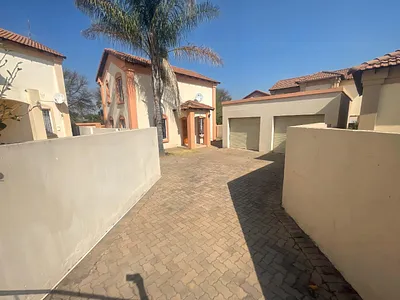 2 Bedroom Townhouse To Rent in Kempton Park - E23F.webp