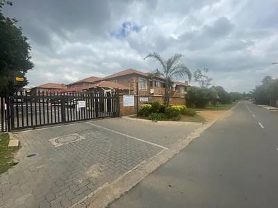 3 Bedroom Townhouse For Sale in Kempton Park - UTSn.webp