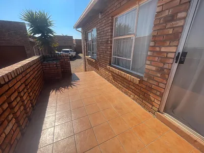 2 Bedroom Townhouse For Sale in Kempton Park - img