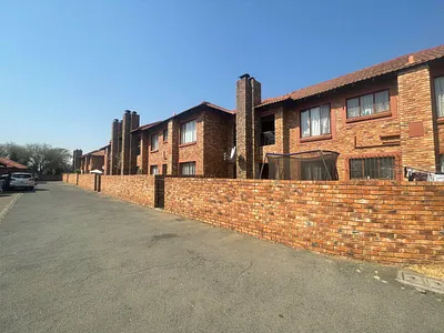 3 Bedroom Townhouse For Sale in Kempton Park - img