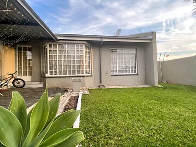 2 Bedroom Townhouse To Rent in Kempton Park - 3IhJ.webp