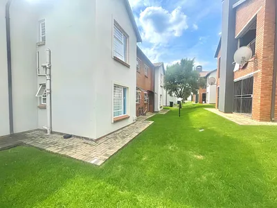 3 Bedroom Townhouse For Sale in Kempton Park - img